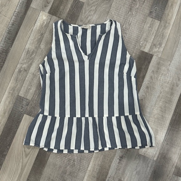 Loft outket sleeveless striped flounce/ ruffle top ❤️ - Picture 2 of 6